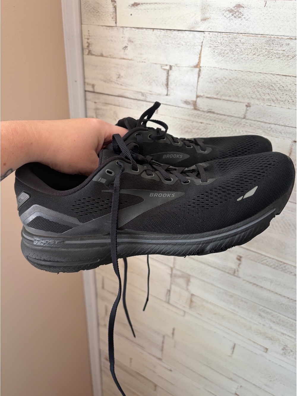 Brooks Ghost running shoes Womens size 11 D medium